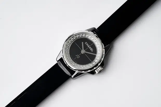 Chanel Chanel, 33 mm, noir tone, reference JL-CHA-8906