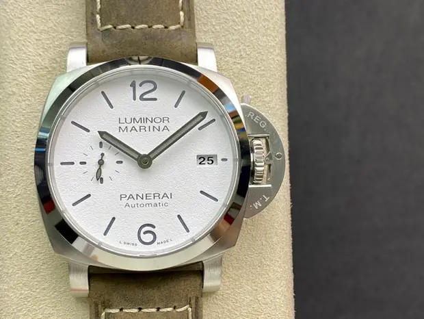 Panerai Panerai, 47 mm, blanc nacre tone, reference JL-PAN-5924