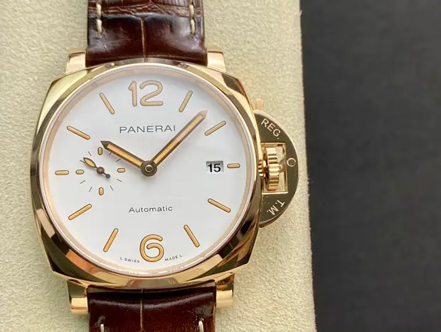 Panerai Panerai, 42 mm, blanc nacre tone, reference JL-PAN-4267