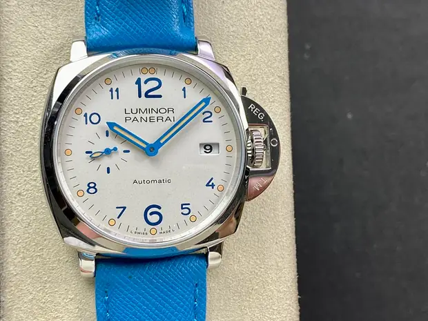 Panerai Panerai, 44 mm, blanc nacre tone, reference JL-PAN-6894