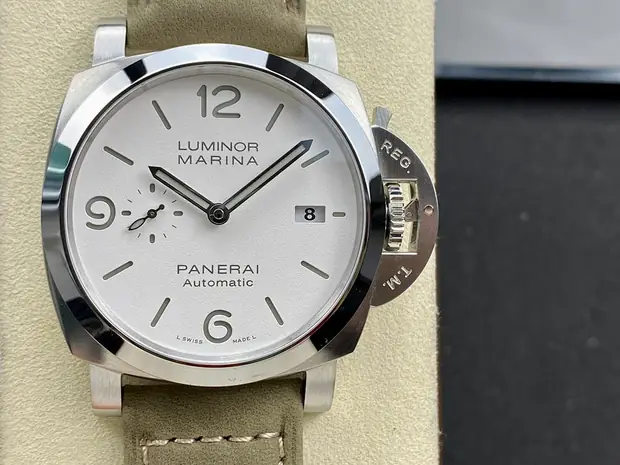 Panerai Panerai, 44 mm, blanc nacre tone, reference JL-PAN-8959