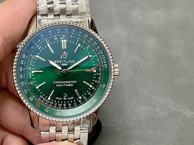 Breitling Breitling, 44 mm, vert impérial tone, reference JL-BRE-3515