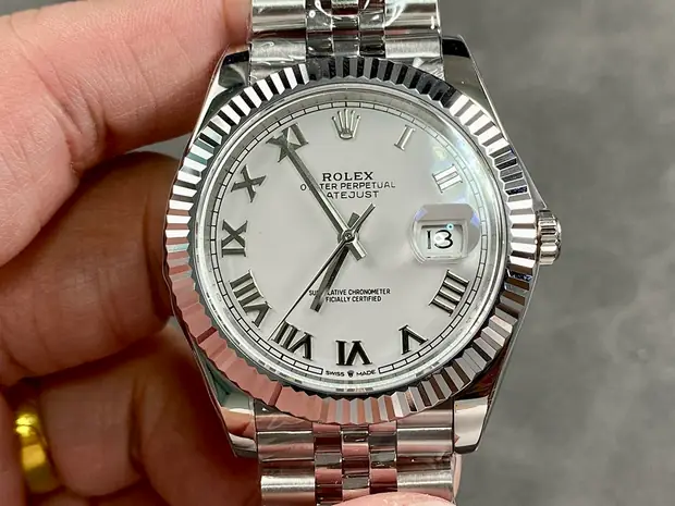 Rolex Datejust 41, 41 mm, silver sunray tone, reference JL-DAT-6192