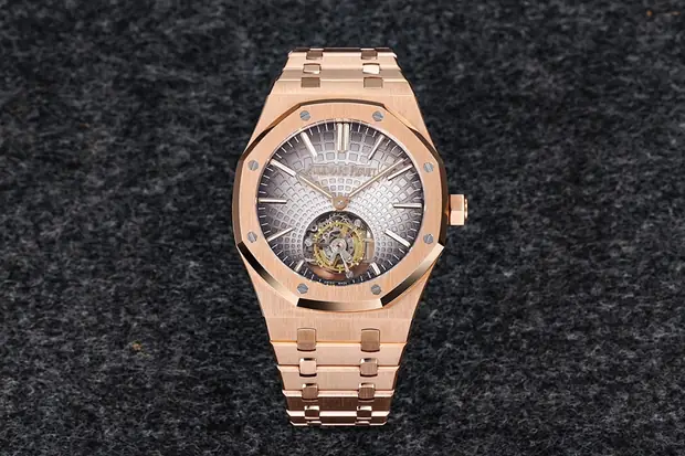 Audemars Piguet Royal Oak, 37 mm, or rose tone, reference JL-ROY-1701