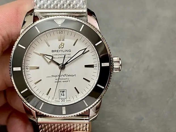 Breitling Breitling, 44 mm, blanc nacre tone, reference JL-BRE-9583