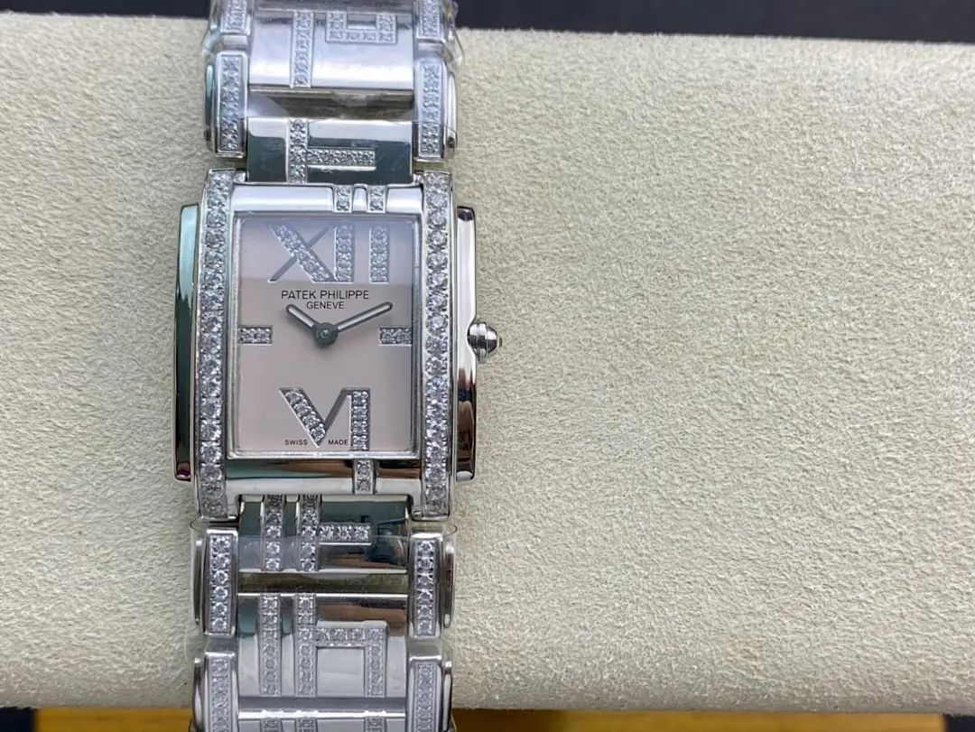 Patek Philippe Nautilus, 42 mm, silver sunray tone, reference JL-NAU-1609