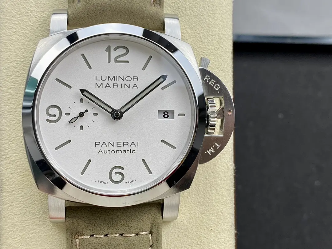 Panerai Panerai, 44 mm, blanc nacre tone, reference JL-PAN-8959
