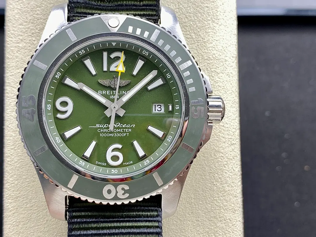 Breitling Breitling, 42 mm, vert impérial tone, reference JL-BRE-3791