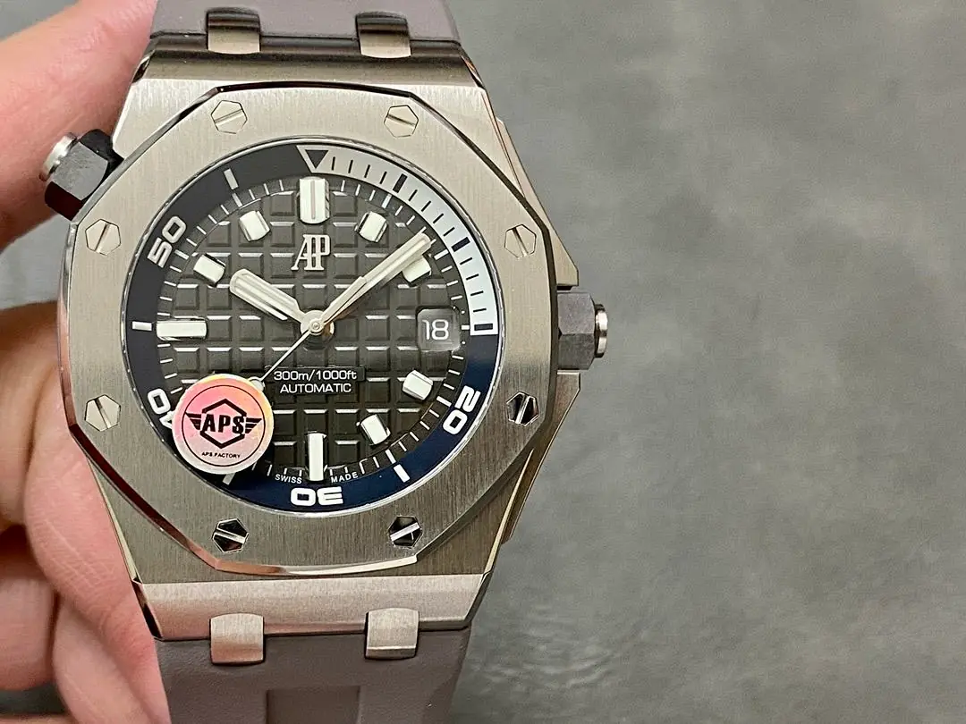 Audemars Piguet Royal Oak, 37 mm, silver sunray tone, reference JL-ROY-1554